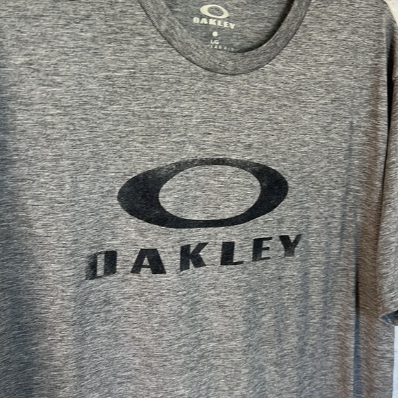 Oakley Men's Gray Distressed Short Sleeve  T-Shirt Size Large - Picture 2 of 3